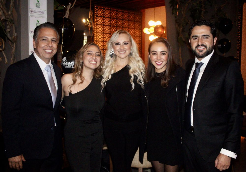 Luis y Gris Osejo, Gris Ugalde, Laura y Agustín Dorantes.