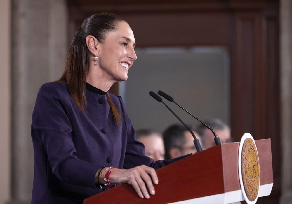Cuauhtémoc, Ciudad de México. 18 de mayo 2026. La presidenta constitucional de los Estados Unidos Mexicanos, la Doctora Claudia Sheinbaum Pardo en conferencia de prensa matutina en el salón de la Tesorería de Palacio Nacional. La acompañan: Iván Escalante, Procurador Federal del Consumidor (Profeco); Luisa María Alcalde, consejera jurídica del Ejecutivo; Arturo Saldivar, coordinador de Política y Gobierno de la Presidencia; Alfonso Suárez del Real, asesor político de la Coordinación de Comunicación Social. Federal.  Foto: Juan Carlos Ramos Mamahua /Presidencia
