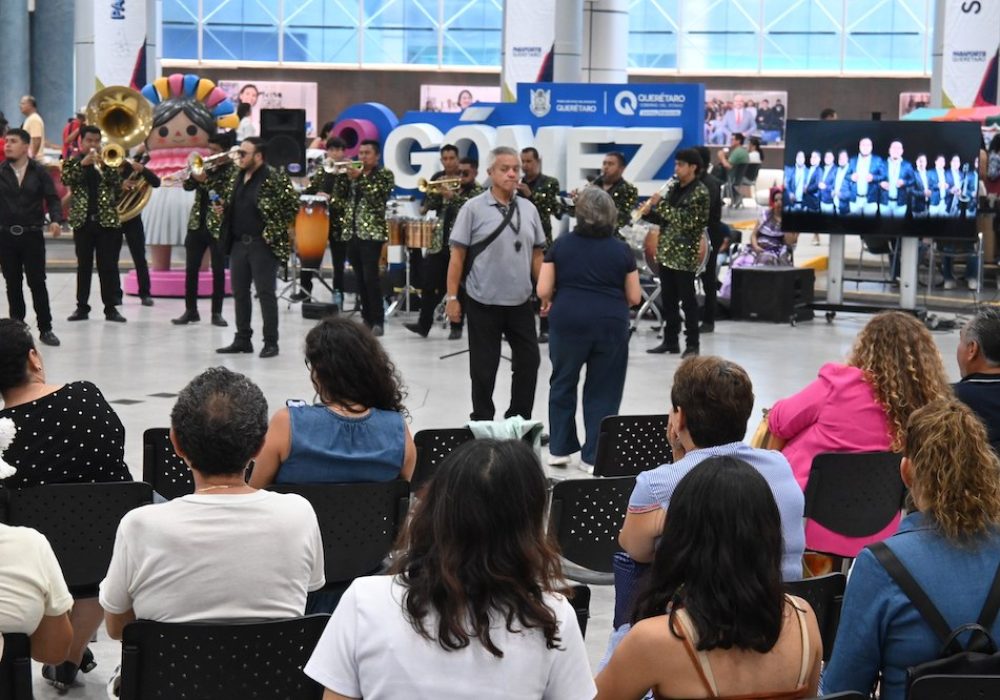 71_273_52170_1991410263_08_03_13MilVisitantesPasaporteQueretaro_CECEQ_11