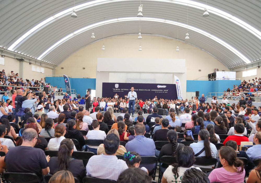 Entregan más de 9 mil becas a estudiantes de Corregidora