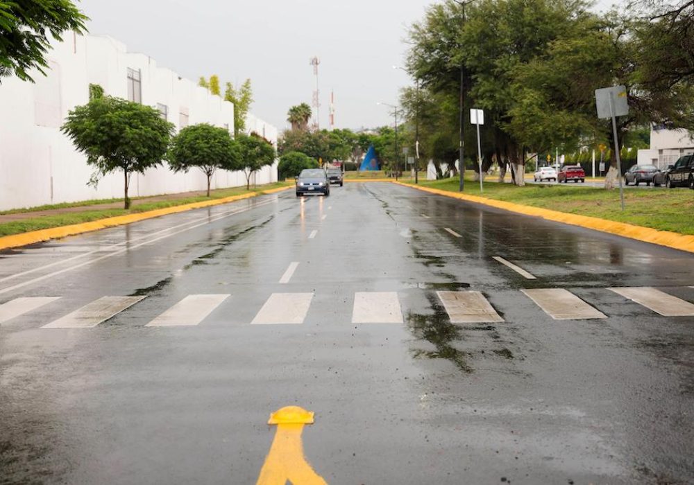 Entregan rehabilitación de vialidades en Paseos del Bosque