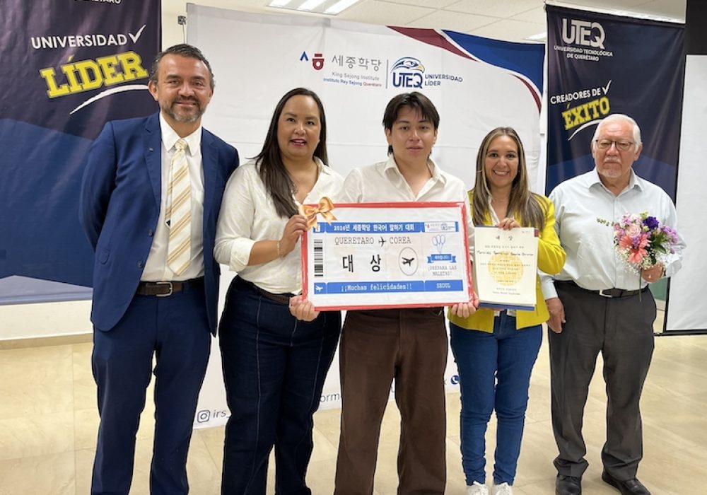 Estudiante del IRSJQ-UTEQ gana concurso de oratoria y viajará a Corea del Sur