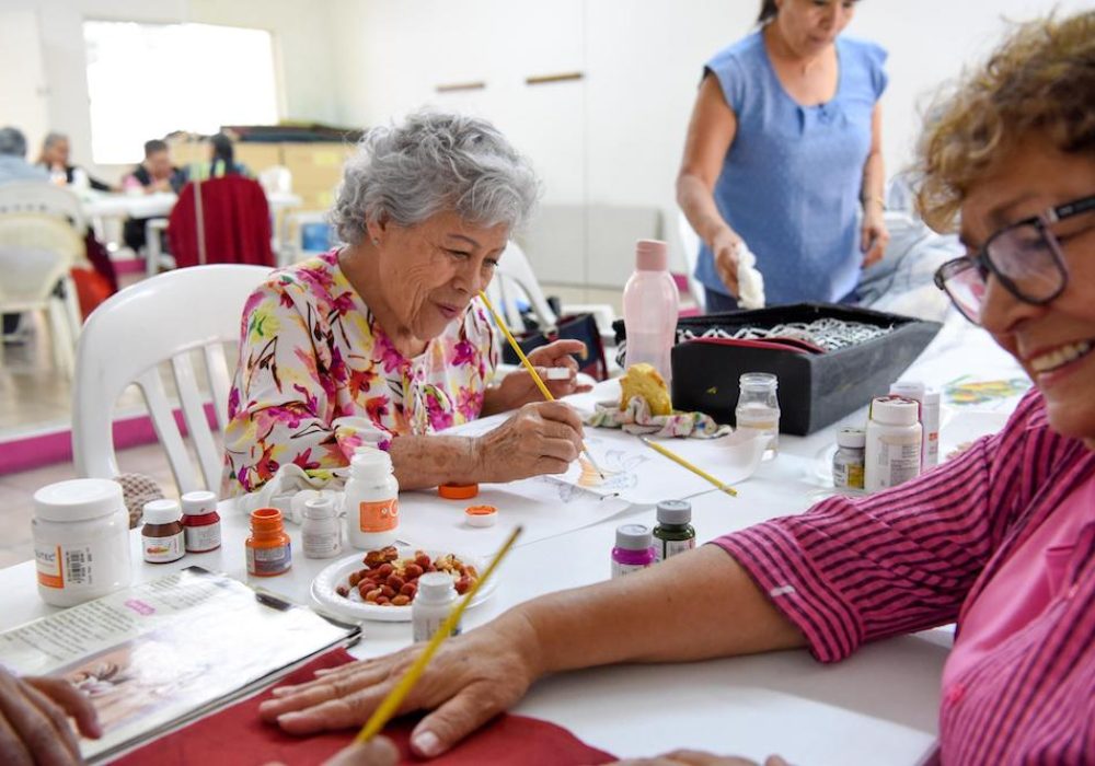 Impulsan el bienestar de las personas adultas mayores