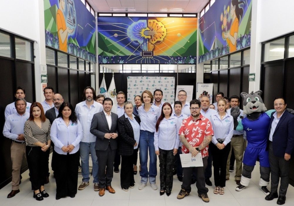 Inauguran mural Convergencia en la UTC