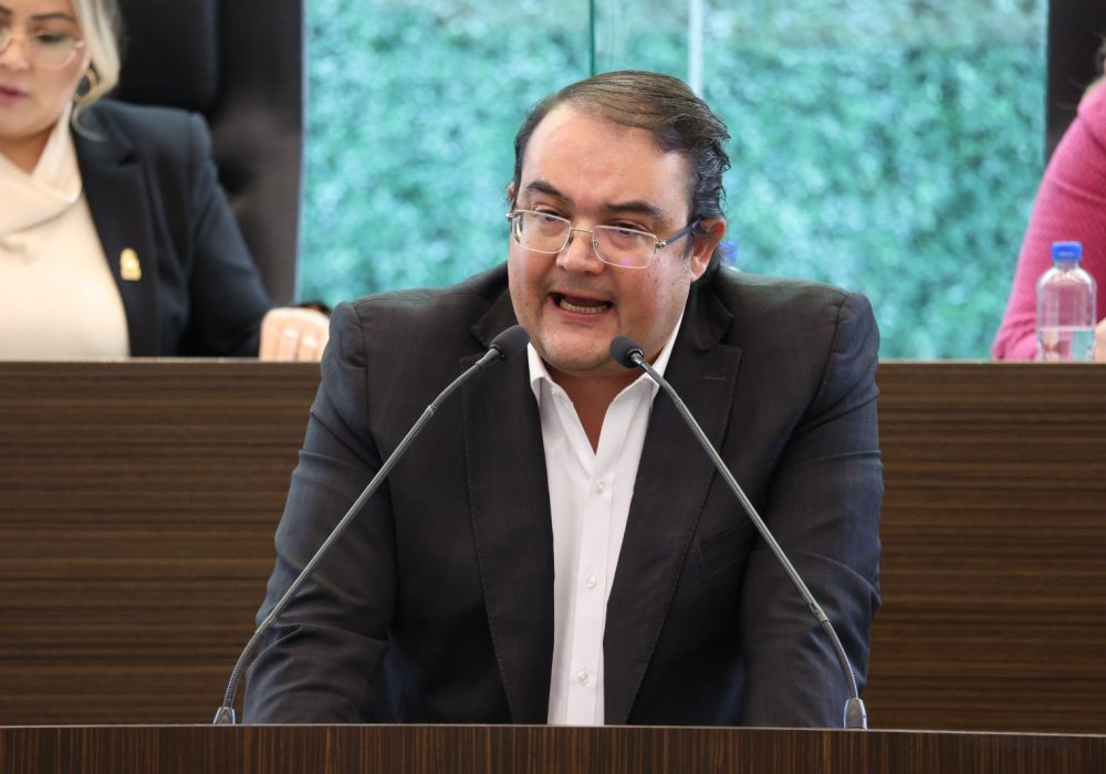 Guillermo Vega. Líder panista en el Congreso, Guillermo Vega es una pieza clave frente a la mayoría de Morena. Su operación política busca mantener el equilibrio en el poder legislativo, protegiendo la agenda del PAN en un panorama cada vez más complicado.