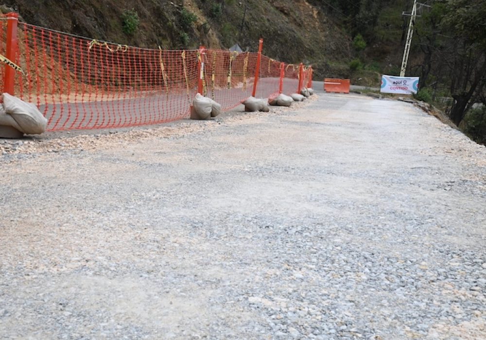 Reconstrucción de camino municipal en Cadereyta de Montes