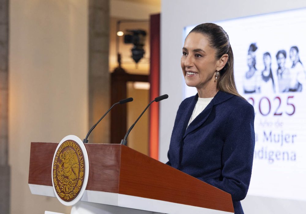 Cuauhtémoc, Ciudad de México. 11 de agosto 2025. La presidenta constitucional de los Estados Unidos Mexicanos, la Doctora Claudia Sheinbaum Pardo en conferencia de prensa matutina en el salón de la Tesorería de Palacio Nacional. La acompañan: Rosa Icela Rodríguez Velázquez, secretaria de Gobernación; Pablo Gómez comisionado presidente de la Comisión Presidencial para la Reforma Electoral; Iván Escalante, Procurador Federal del Consumidor (Profeco); Diana Aurora Correa, subdirectora de Diseño Digital y Medios Sociales en la Unidad de Memoria Histórica.  Foto: Juan Carlos Buenrostro/Presidencia