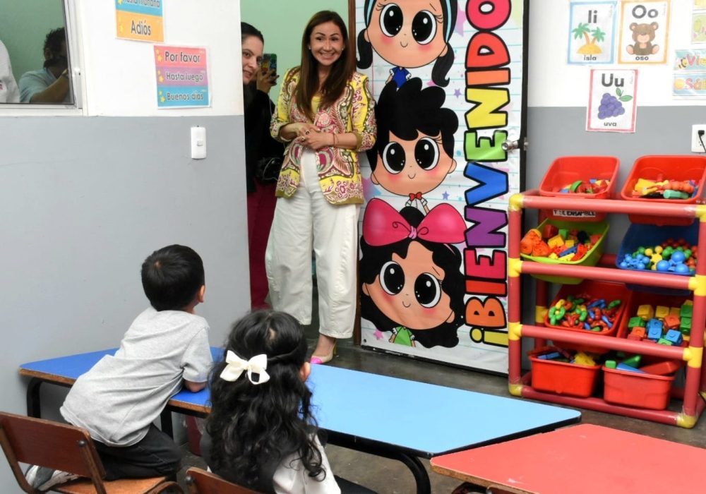 Sonia Rocha encabezó inicio de ciclo escolar en Colegio Agripina Montes de Colón